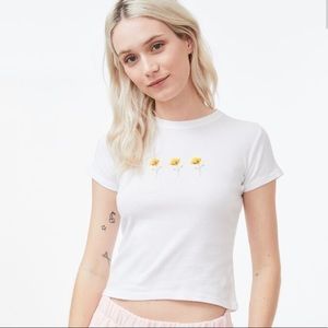 White t-shirt with yellow flowers